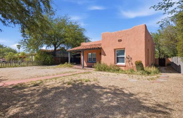 Spacious 3-Bedroom Home with Large Enclosed Backyard & Covered Porch Gallery 4