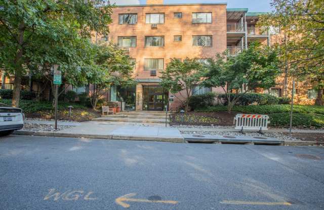 Lovely 2 BR/1 BA Condo in Glover Park! photos photos