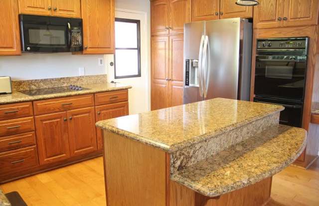 Gorgeous 4 Bedroom, 2 Bath in the Lovely Huntington Beach! Gallery 4