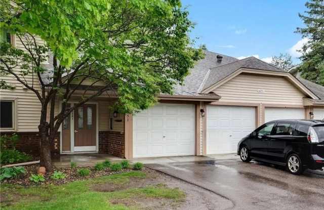 Spacious 2 Bedroom Townhome in Maple Grove! photos photos