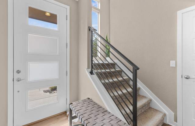 Stunning 2-Bedroom, 3-Bathroom Townhome with Rooftop Deck and Mountain Views Gallery 3