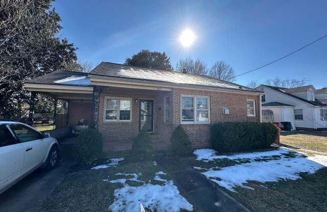 Lots of Charm And Unique Features - 703 Maple Street, Elizabeth City, NC 27909