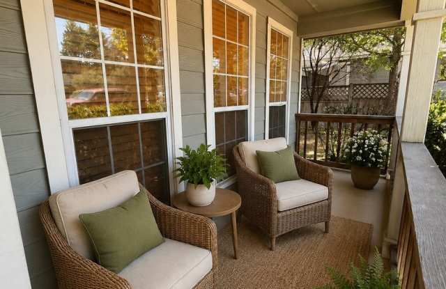 4/2 House - North of UT/Rosedale Gallery 4