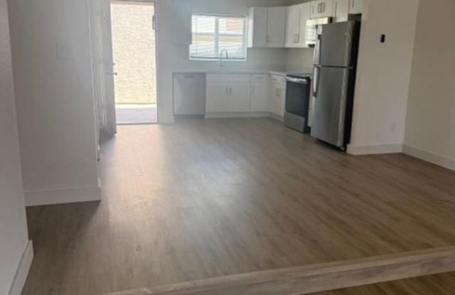 ✨ Fully Renovated 3 Bed / 2 Bath Townhome in Central Phoenix Gallery 4