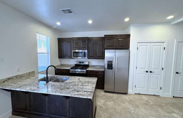 326 N 2470 W Gallery 1