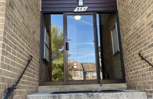565 FLORIDA Avenue Gallery 1