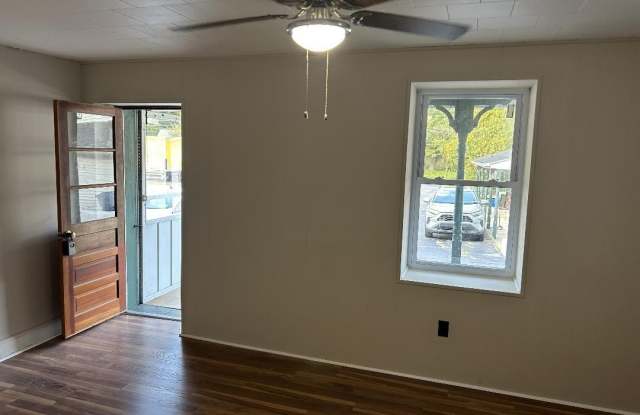 746 W LINCOLN Highway photos photos