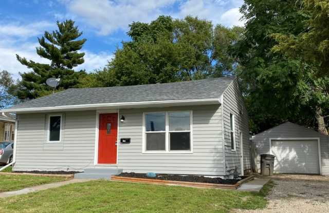Fall in Love with this Cozy 2 Bedroom House! photos photos