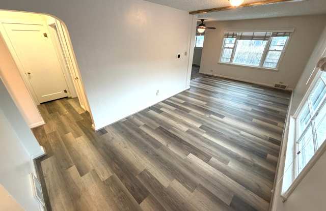 Charming 3 Bed 1 Bath Single Family Home W/ Fully Fenced Yard and Garage! Gallery 3