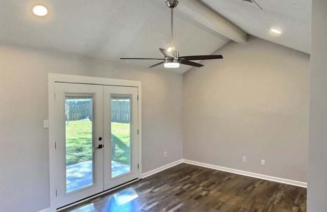 COMING SOON! Beautifully Remodeled 3BD/2BA Home in Ocean Springs, MS! Move-in Special! Gallery 3