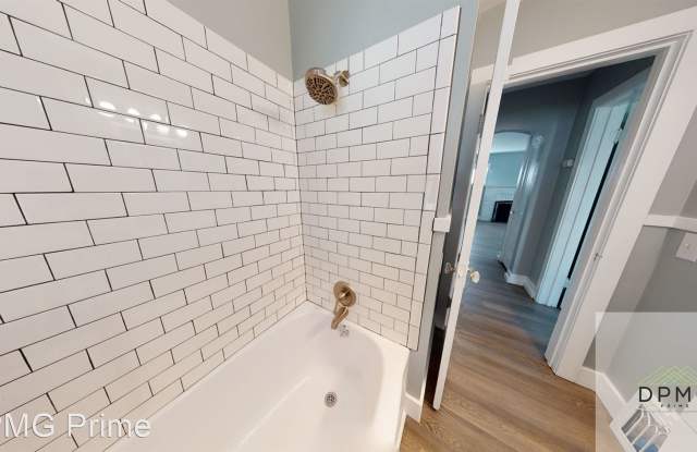 1942 Chestnut Street Gallery 3