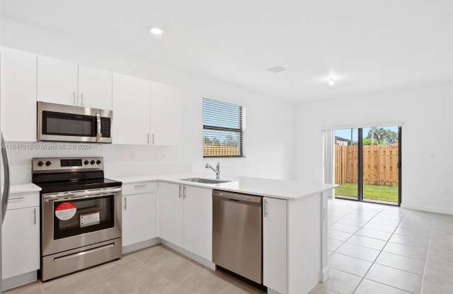 11934 Southwest 247th Terrace Gallery 4