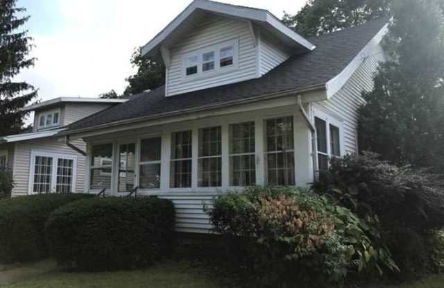 300 N Hayford Ave - 300 North Hayford Avenue, Lansing, MI 48912