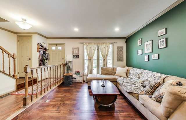 Beautifully Updated Winchester-Built Townhome Backing to Serene Parkland. Gallery 4