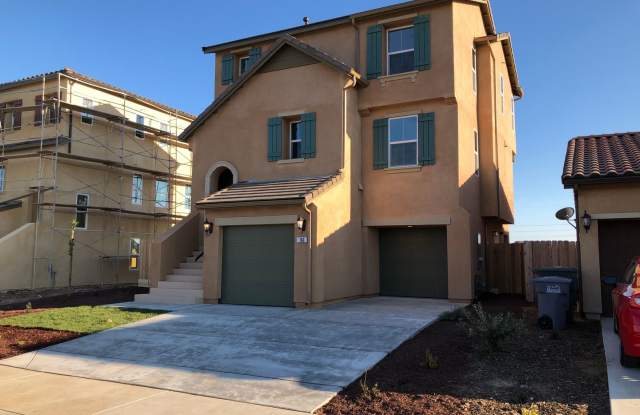166 Barker LN. Merced. Available now! Gallery 3