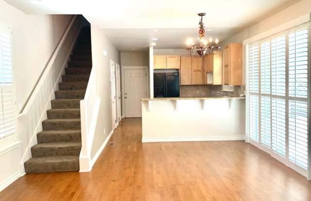 309 Creekside Village Dr. Gallery 4