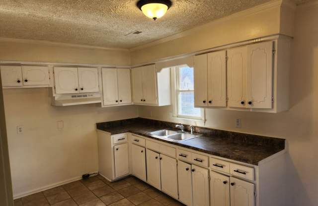 4 Bedroom 2 Bathroom House Gallery 4