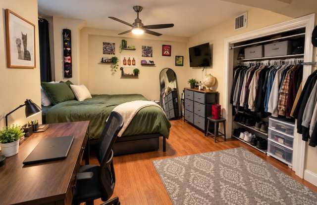 Charming 6 Bedroom-No Broker Fee Gallery 1