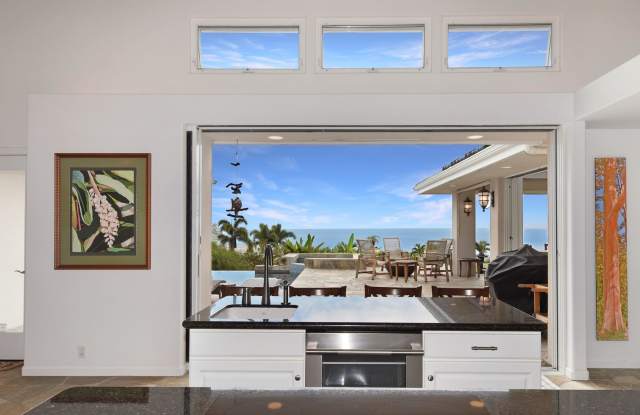 Panoramic Oceanview Retreat with Infinity Pool in Kona Hills Gallery 4