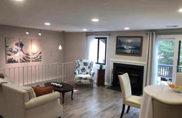 9753 HELLINGLY PL #19 Gallery 2