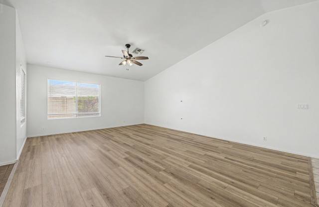 Perfect 4 BR Single Level Home Gallery 4