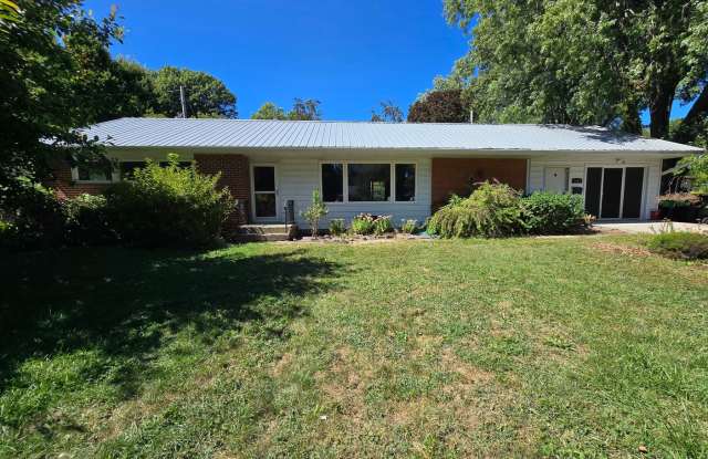 2 Bedroom Home in Normal photos photos