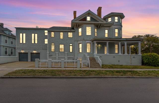 HUGE 5 Bed Home - 3401 Granby Street, Norfolk, VA 23504