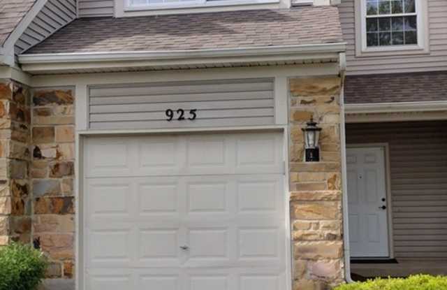 925 Mesa Drive - 925 Mesa Drive, Lake in the Hills, IL 60156