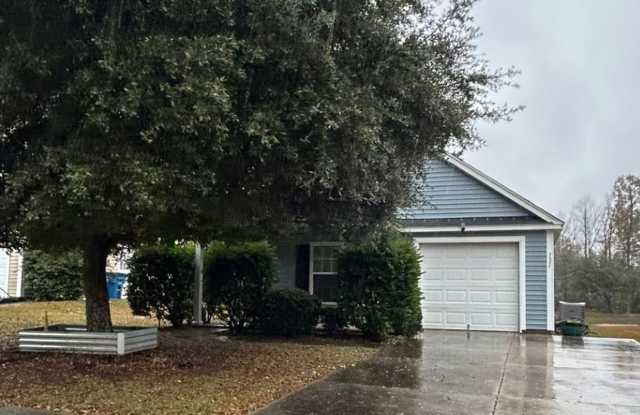 Quaint 3BR /2BA home with new carpet! - 131 Avalon Road, Dorchester County, SC 29483