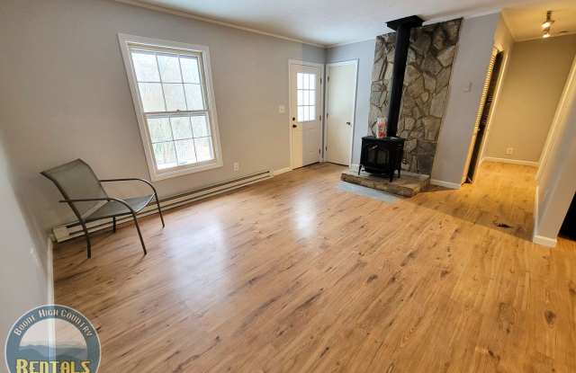 2 Bedroom Home in Boone Gallery 4