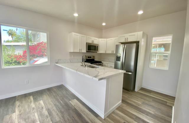 5290 Manhasset Dr Gallery 2