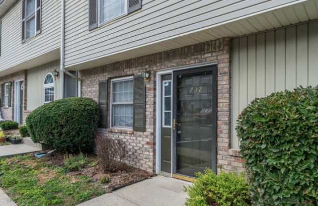 732 Sherwood Hills Gallery 1
