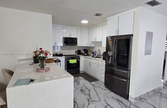 869 W 37th St photos photos