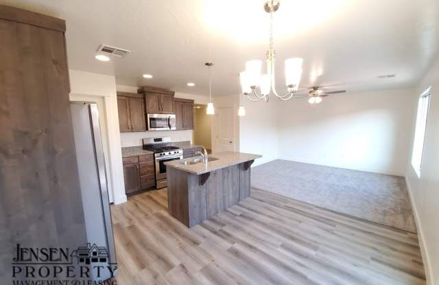 4 Bedroom Home in Desert Bluffs Gallery 4