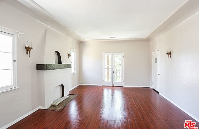 1355 S Mansfield Ave - 1355 South Mansfield Avenue, Los Angeles, CA 90019