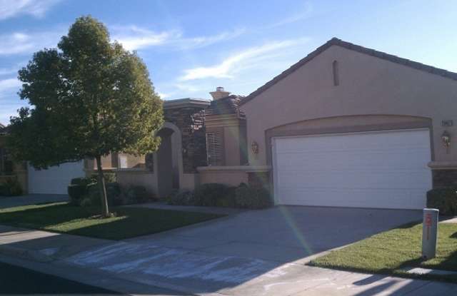Very Clean 2 Bedroom + Office/Den 2 Bathroom 55 + Oasis Home - 28667 Peach Springs Drive, Menifee, CA 92584
