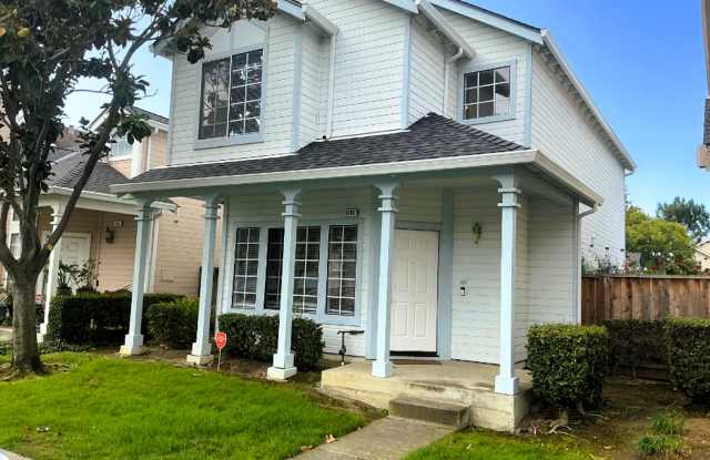 Comfortable 3-Bedroom, 2.5-Bathroom Home in Desirable Newark Neighborhood photos photos
