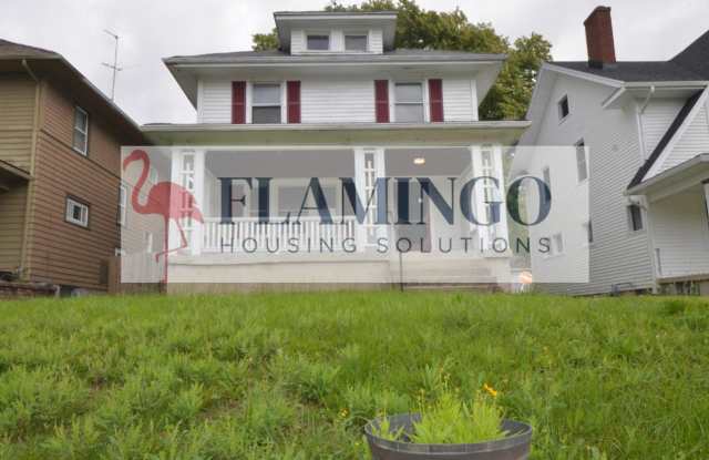 For Rent: 565 Kenwood Avenue – Comfortable 3-Bed Home with Backyard  AC photos photos