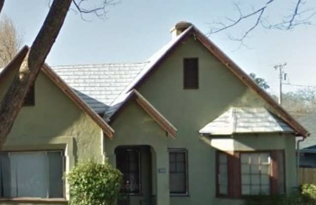 Incredible Three Bedroom plus office with Large Backyard Gallery 1