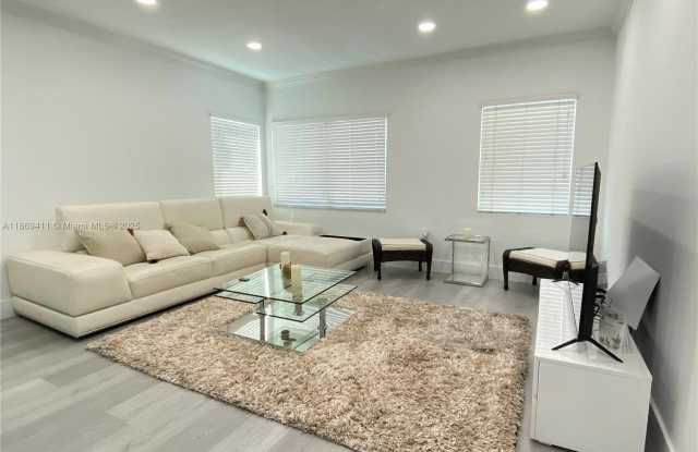 311 SW 27th Ave photos photos
