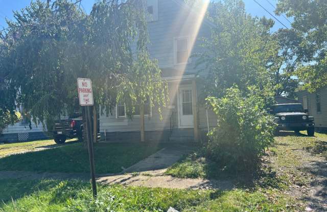 Charming 3-Bedroom Property in Prime Location (SECTION 8 VOUCHERS ACCEPTED) photos photos Charming 3-Bedroom Property in Prime Location (SECTION 8 VOUCHERS ACCEPTED) photos photos