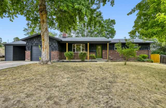 Charming 3BR House in Arvada Gallery 3