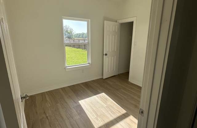 331 Navarro Wy Gallery 1