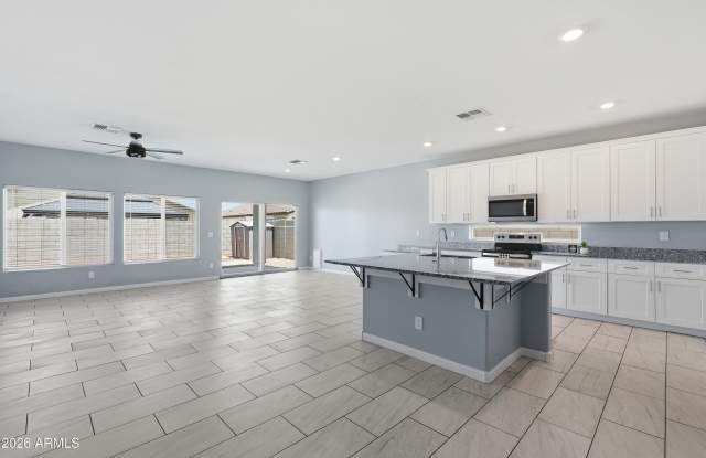 1692 W AZTEC Drive Gallery 4