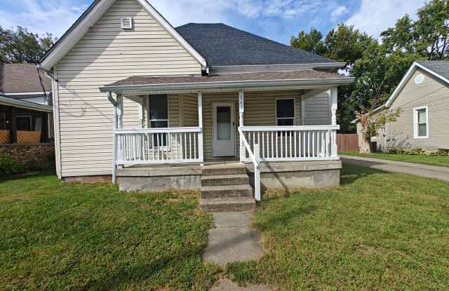 3 Bed with Fenced in Backyard Gallery 3