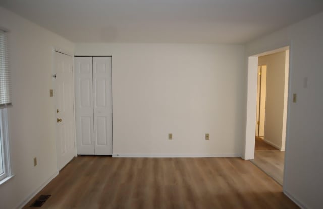 1108 MIDDLENECK Drive Gallery 2