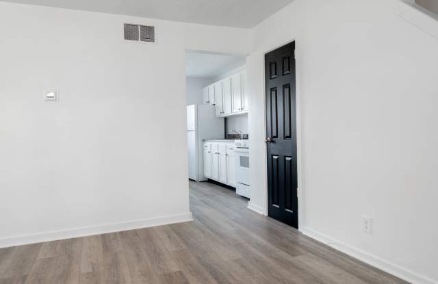Charming 3-Bedroom Townhouse in Scenic Hills Homes, Midland, PA Gallery 4