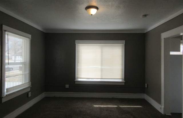 Move-In Discount $195.00!!!  2 bed, 1 bath Upstairs Apartment in Vintage Home Gallery 3