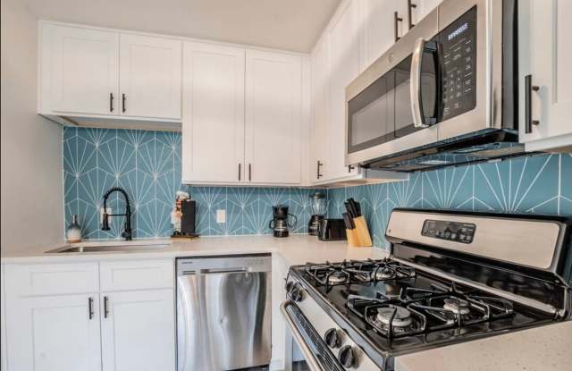 3 Bed / 2 Bath Home with Garage & Fenced Yard in Southeast Austin Gallery 3