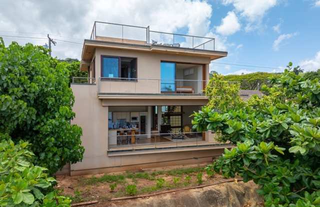 HaleGator: Award-Winning Oceanfront Home w/ Rooftop Lanai & Ocean Views photos photos